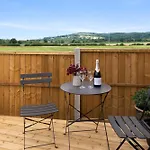 Outbak Shepherds Hut