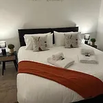 Sunny Apartment In Cheltenham