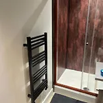 Newly Refurbished Unique Apartment Cheltenham