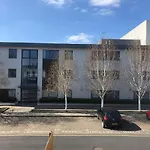 Comfortable Modern Home, Town Centre, Free Parking, Ensuite Room B