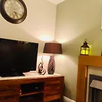 A Single-Bed Room With A Guest Lounge