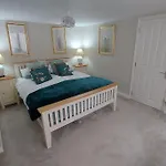 The Den, 2 Mins Chelt High Street, John Lewis Etc