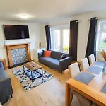 Impeccable 4-Bed House In Cheltenham