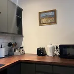 Immaculate 2-Bed Apartment Town Centre