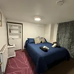 Comfortable Home Away From Home, Self Catering Flat, Town Centre, Free Parking