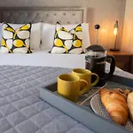 Elliot Oliver - Modern 2 Bedroom Town Centre Apartment