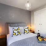 Elliot Oliver - Modern 2 Bedroom Town Centre Apartment