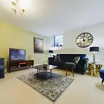 Modern Duplex Central Free Parking Wi-Fi