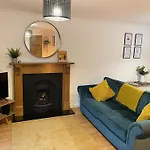 3 Bed Home In Cheltenham Town Centre With Free Parking For 1 Car