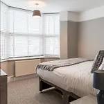 Comfortable 5-Bedroom House In Cheltenham