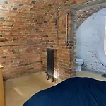 Lavish Apartment At Montpellier Gardens