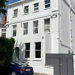 Perfect Location For Racecourse And Town Centre