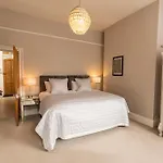 Queens Circus - Montpellier, Central Cheltenham