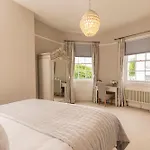 Queens Circus - Montpellier, Central Cheltenham