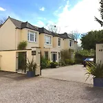 Little Manor