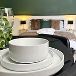 Studio Apartment - The Emerald