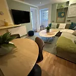 Town Centre Apartment With Hot Tub