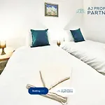 Premium Offer L Last-Minute Escape L Aj Properties L High Street Cheltenham L Parking L Ideal For Short Or Long Stays - Town Centre Apartment, 4 Beds, 1 Bathroom
