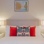 Stylish Grade II Listed Apartment: The London