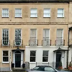 Stylish Grade II Listed Apartment: The London