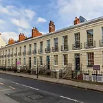 Stunning 2 Bed In The Centre Of Cheltenham!