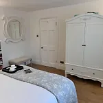 Beautiful Modern Central Flat