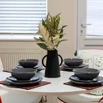 Edwards House, Sleeps 5 In 3 Bedrooms, Bath Road, Cheltenham
