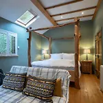 Stable Lodge - Boutique Bed & Breakfast