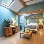 Stable Lodge - Boutique Bed & Breakfast