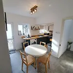 Charming Town Centre 2 Bed House