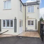 Peaceful 3-Bed Home In Tivoli