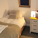 Cosy Quiet Two Bedroom House Near Town Centre