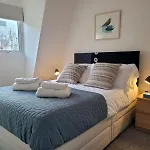 Cosy Quiet Two Bedroom House Near Town Centre