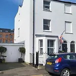 The Den, 2 Mins Chelt High Street, John Lewis Etc