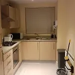Spacious Cheltenham Flat With Free Allocated Parking
