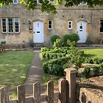 Tiesel & Truffles Cottages