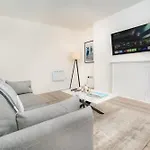 Stunning 1 Bedroom Apartment In Cheltenham Centre