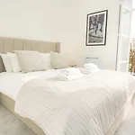 Fabulous 2 Bedroom Apartment In Cheltenham Centre