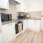 Stunning 1 Bedroom Apartment In Cheltenham Centre