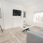 Stunning 1 Bedroom Apartment In Cheltenham Centre