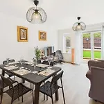 Host & Stay - Clearwell Gardens