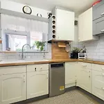 Fantastic 3-Bed Home For The Gold Cup With Hot Tub
