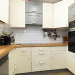 Fantastic 3-Bed Home For The Gold Cup With Hot Tub