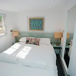Town Centre Apartment With Hot Tub