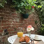 Bentons Guest House