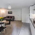 The Famous Apartments By Servicedlets