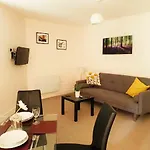 The Famous Apartments By Servicedlets