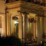 Willoughby House Hotel & Apartments