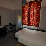 Perfect Location For Racecourse And Town Centre