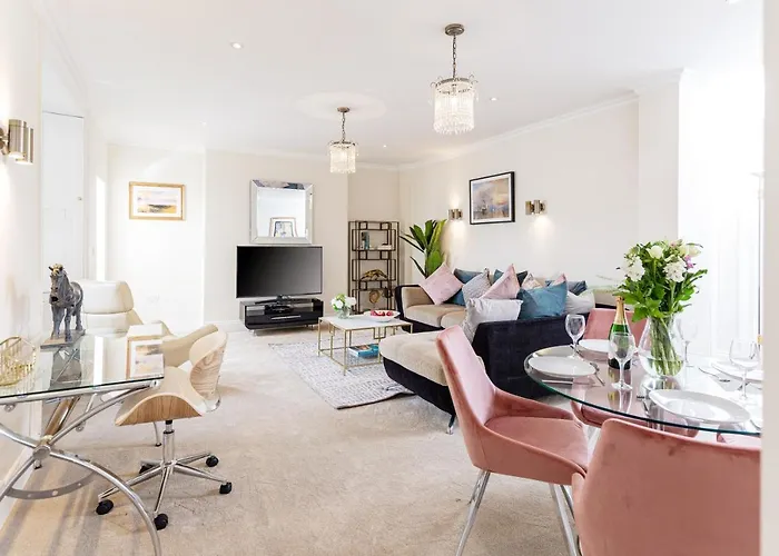 16 Lansdown -By Luxury Apartments